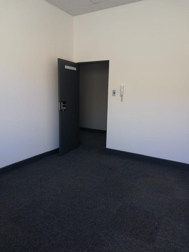 To Let Commercial Property for Rent in Pinelands Western Cape
